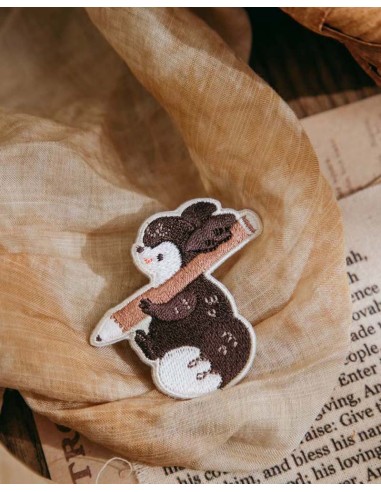 Writing Black Squirrel Embroidery Clip | wwiinngg